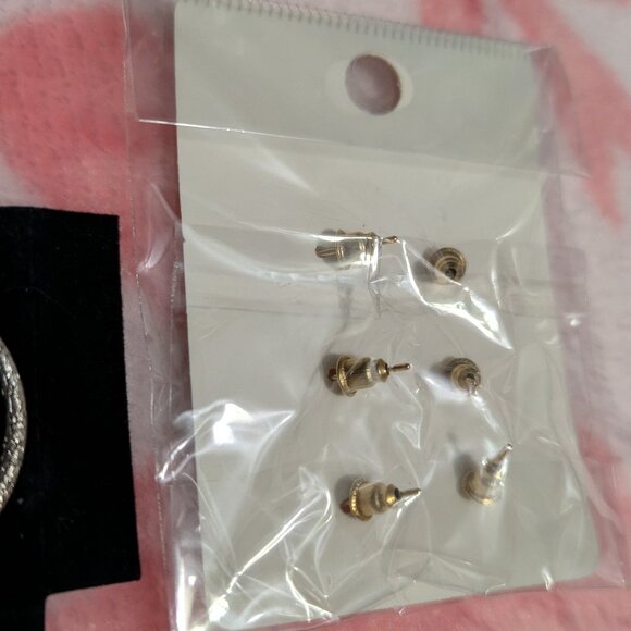 ~Earring bundle - Picture 3 of 4